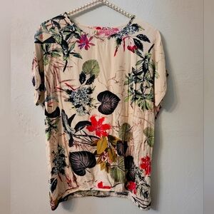 Vintage Style Unique Floral Top!